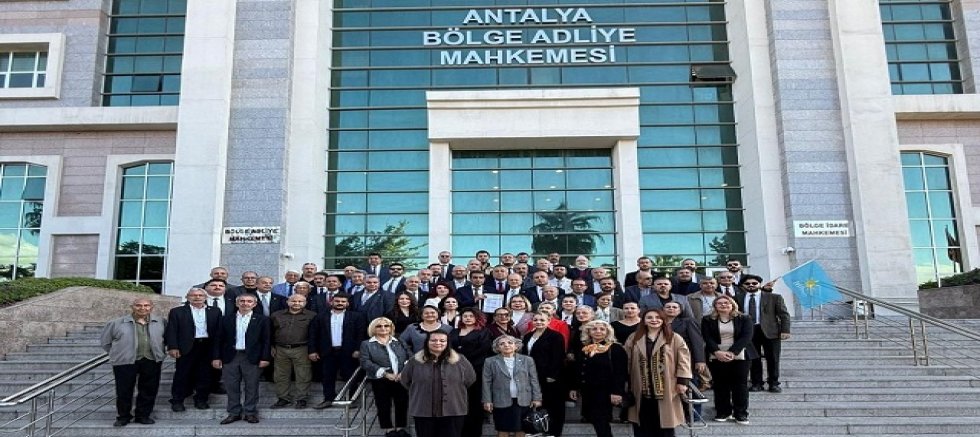 İYİ Parti İl Başkanı Ali Adnan Kaya mazbatasını aldı ‘Dosta güven, düşmana korku salacağız!’