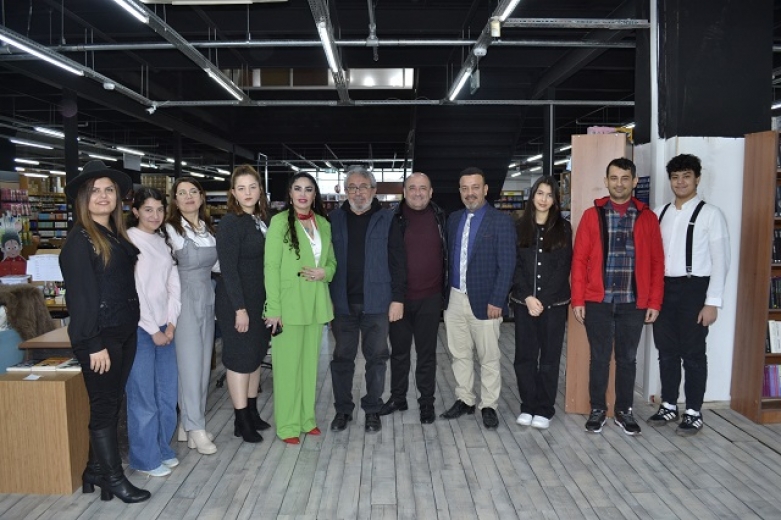 Manavgatlı Yazarlar Tüter Kırtasiye’de Kitapseverlerle Buluştu