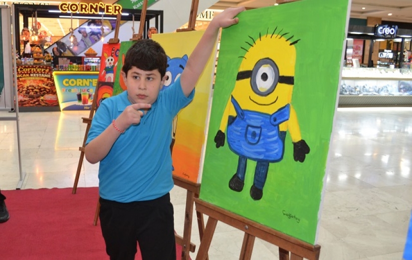 OTİZM GÜNÜNDE ÇAĞATAY’IN RESİM SERGİSİ BÜYÜK İLGİ GÖRDÜ