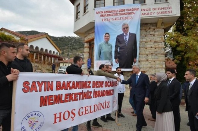 SAĞLIK BAKANI MANAVGAT’A “DURMAK YOK YOLA DEVAM DEDİ” VE MANAVGAT’A UĞRAMADAN YOLUNA DEVAM ETTİ