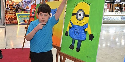 OTİZM GÜNÜNDE ÇAĞATAY’IN RESİM SERGİSİ BÜYÜK İLGİ GÖRDÜ