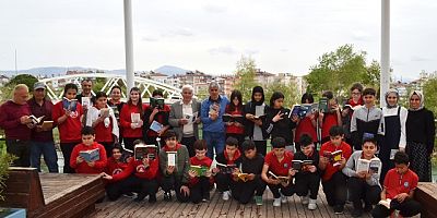 RAUF DENKTAŞ KÖPRÜSÜNDE KİTAP OKUDULAR