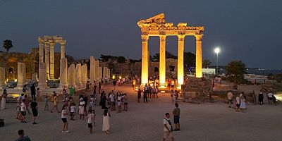 Side Antik Kenti Gece ışıltısıyla Turistlerin gözdesi 