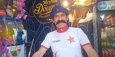 Side'de dondurmacı Yusuf şovları ile turistleri büyülüyor!