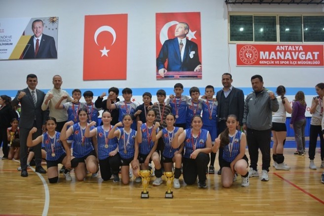 Voleybol Küçük Kızlar ve Erkekler Müsabakaları Tamamlandı